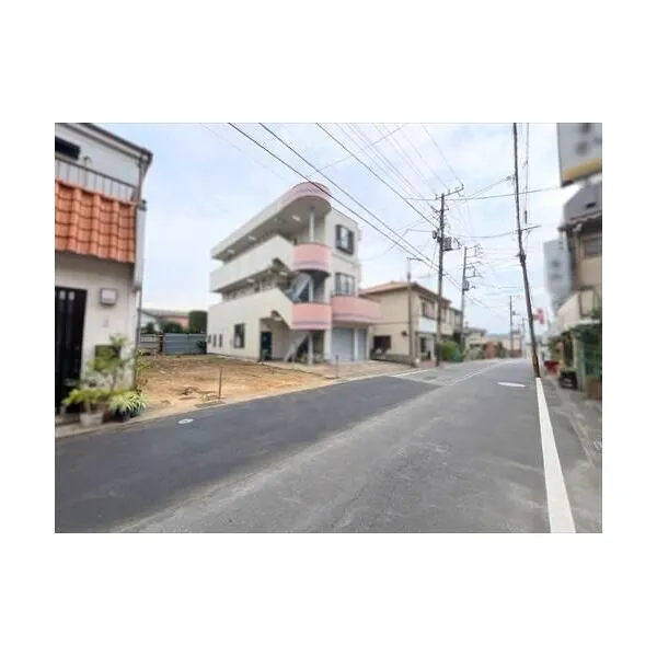 川口市鳩ヶ谷本町３丁目 前面道路含む現地‐２０２６年１０月撮影