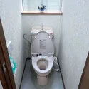 豊中市南桜塚３丁目 １階に設置されたトイレです。窓があり、空気の入れ替えができます♪