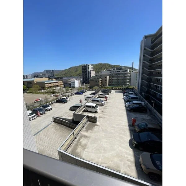 キセラ川西オリヴィエ 駐車スペース