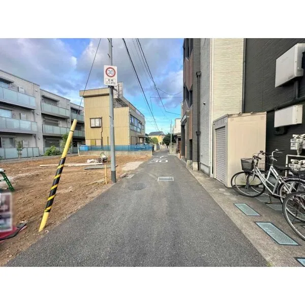 さいたま市大宮区堀の内町3丁目 前面道路(撮影年月:2026年08月)