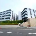 クレストレジデンス横浜スカイビュー汐見台 高台の住環境に映える重厚感ある外観