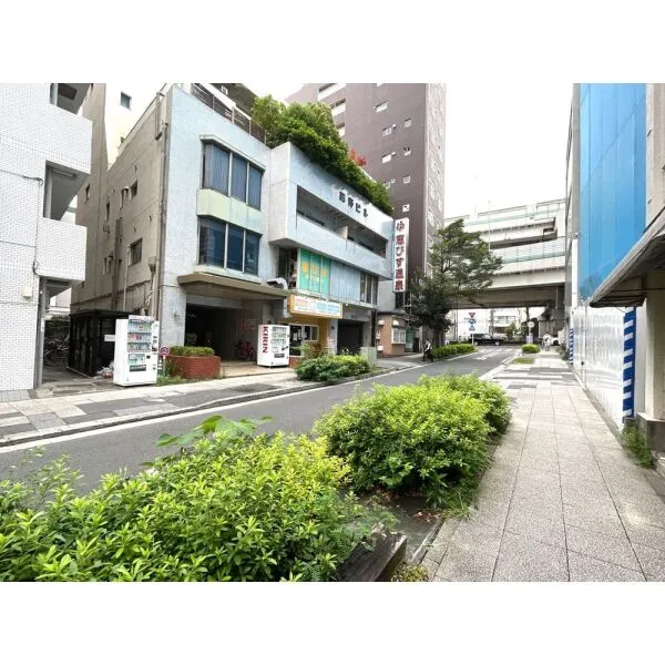日神プラザ元町 前面道路（2026年8月撮影）