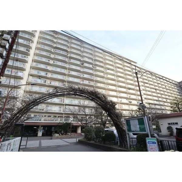 ローレルハイツ北天満2号棟 地上14階建てのマンションです