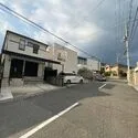 芦屋市岩園町 前面道路含む外観
