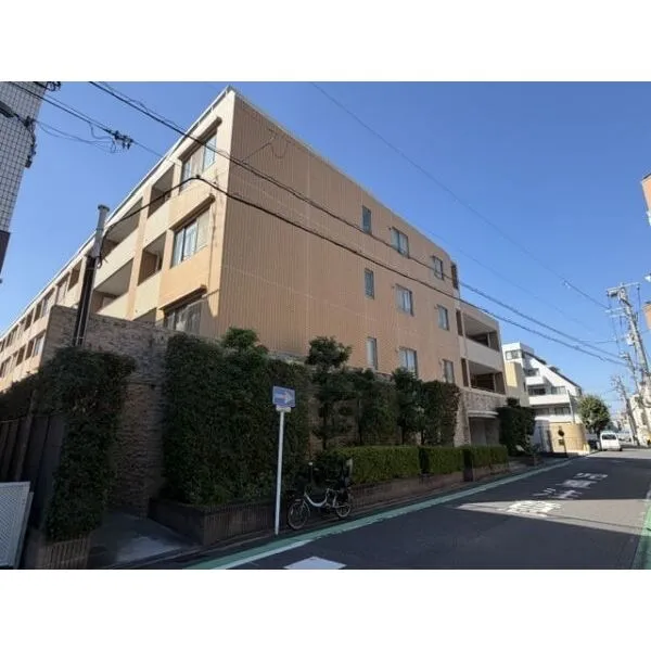 クレストフォルム新川崎サウスステージ 緑豊かな植栽に彩られたマンション外観