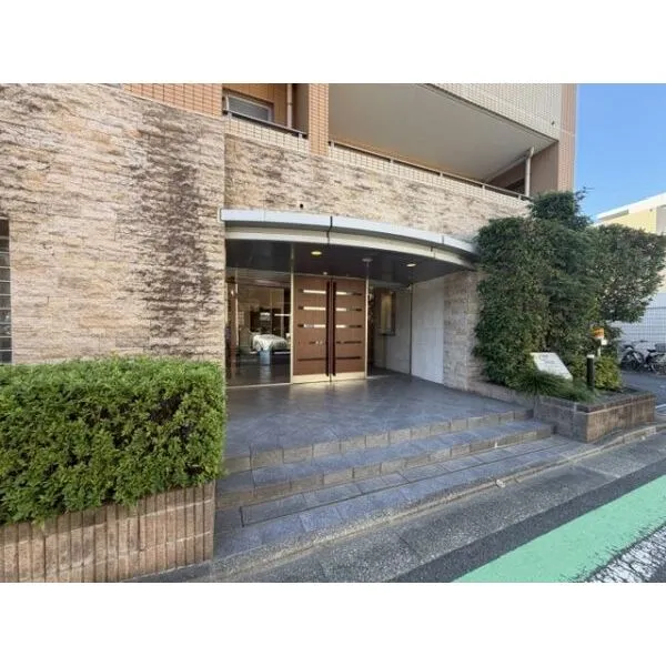 クレストフォルム新川崎サウスステージ 住まう方や来訪者を迎えるエントランスアプローチ