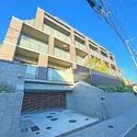 ガーデンテラス馬込プレミアム 2019年築の築浅マンション。スーパー「ライフ」まで徒歩1分の利便性の良い立地です。
