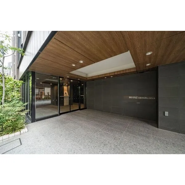 ブランズ文京小石川レジデンス モダンで気品のあるエントランス