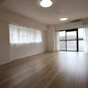 ライオンズマンション与野本町 ２面採光の明るいリビングダイニング（エアコン設置）