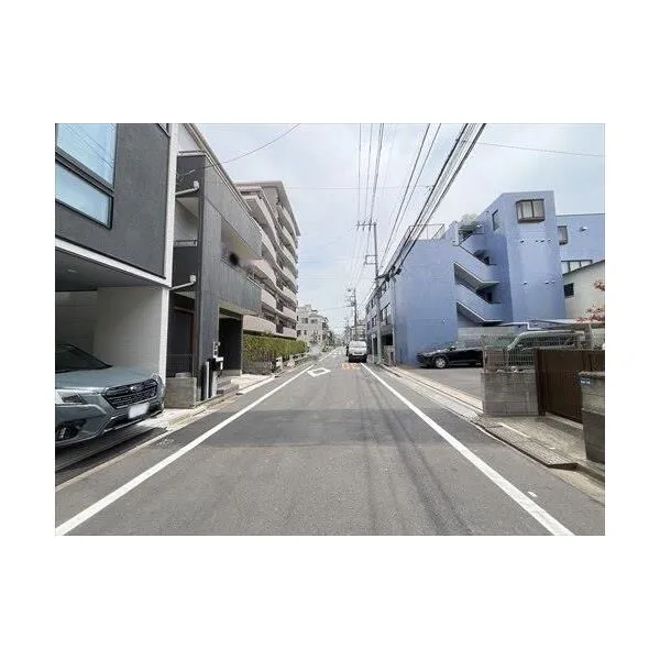 板橋区大谷口北町 前面道路(物件:右手)