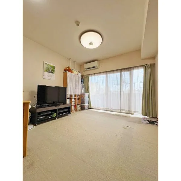 アークプラザ川崎南 <リビングダイニング>南西向き・4階住戸、明るいリビングダイニングです。