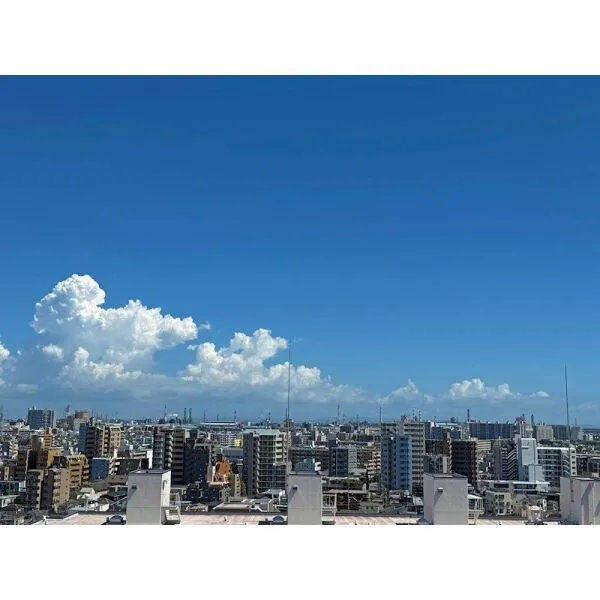 ヨコハマオールパークス 第二街区 <バルコニーからの眺望>15階建て14階部分のため、開放感ある眺望です。2026年8月撮影