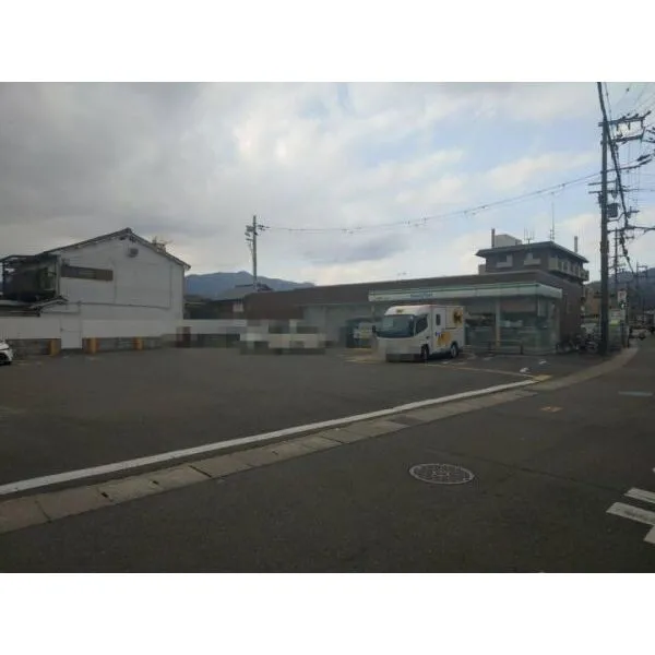 京都市右京区嵯峨野有栖川町 ファミリーマート嵯峨野宮ノ元町店 230m