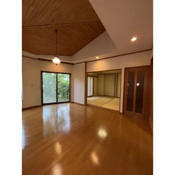 八王子市みつい台２丁目 リビング