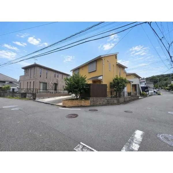 横浜市青葉区黒須田 外観：角地が対象不動産です。