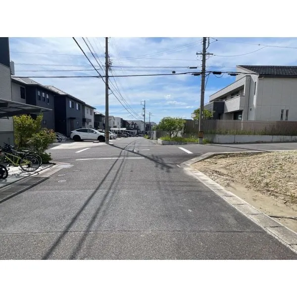 長久手市片平１丁目 前面道路（南側）