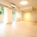 ライオンズマンション溝の口 南面リビング。明るい陽射しが差し込みます。