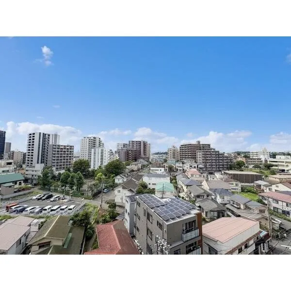 ダイアパレス湘南藤沢２ 前に高い建物がなく、遠くまで見渡せるロケーションです。（眺望は永続的に保証されるものではありません）