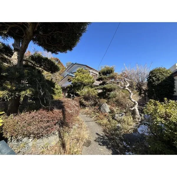 横浜市栄区小菅ケ谷３丁目 【建物外観】低層住居専用地域の180坪超の古家付土地です。