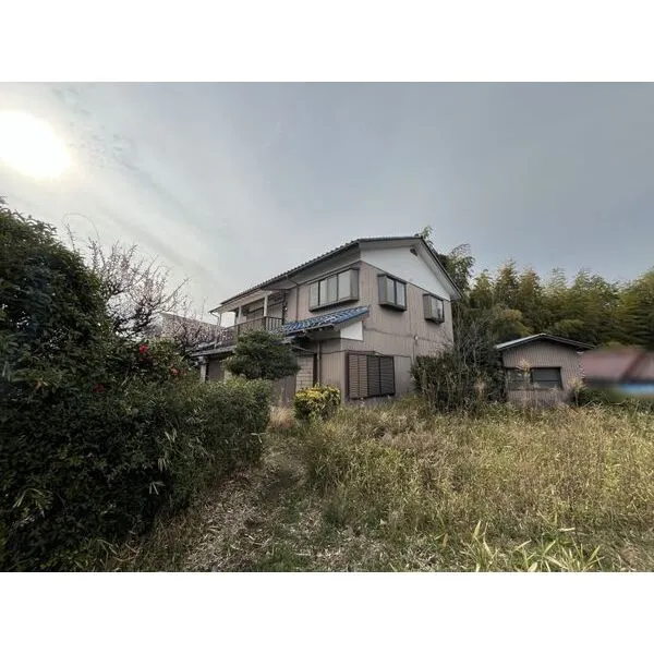横浜市栄区小菅ケ谷３丁目 【敷地内建物写真】低層住居専用の180坪超の古家付土地です。