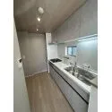 BELISTA北梅田 キッチンは空間を有効活用できる壁付けタイプ。換気可能な窓付きなので、調理中も匂いがこもりません。