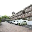 覚王山パークハウス 三菱地所分譲、RC造地上3階建。暮らしの楽しみ方が広がるテラスや専用庭付きの開放的な住まいです。