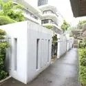 覚王山パークハウス 壁でゆるやかに区切られた駐輪スペース。通路から自転車が直接見えにくく、すっきりとした印象です。