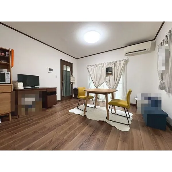 川崎市幸区紺屋町 ＜1階・リビングダイニング＞2025年10月リフォーム履歴あり（全室クロス貼替、1階フローリング張…