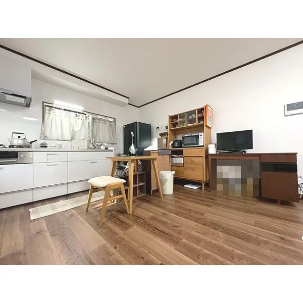 川崎市幸区紺屋町 ＜1階・リビングダイニング＞2025年10月リフォーム履歴あり（全室クロス貼替、1階フローリング張…