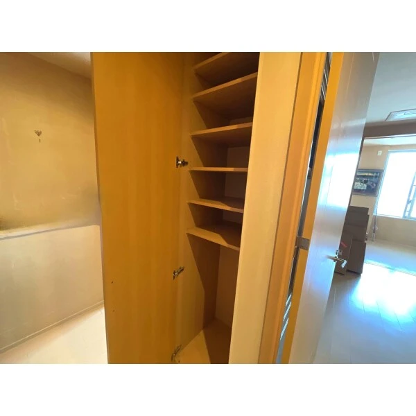 ザ・クレストタワー 収納