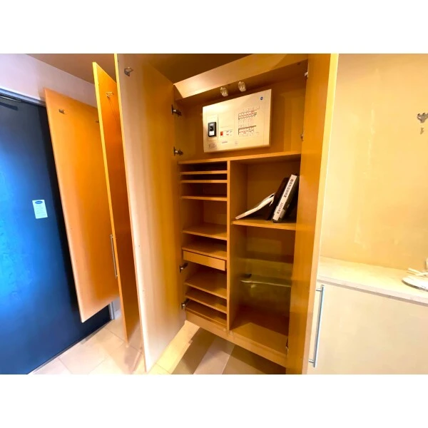 ザ・クレストタワー 玄関収納※家具・調度品は、売買対象に含まれません。