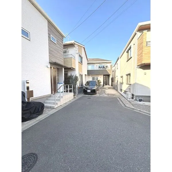 横浜市鶴見区岸谷３丁目 【前面道路】車の通り抜けが出来ないため静かな住宅地です