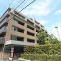 パークハウス高見ザ・レジデンス 総戸数24戸、RC造地上6階建ての3階部分に位置します。南・東・北に開口部を持つ三方角住戸です。