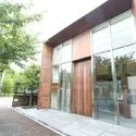 パークハウス高見ザ・レジデンス スタイリッシュな印象のエントランス。住戸には冬でも快適にお過ごしいただける床暖房が搭載されています。