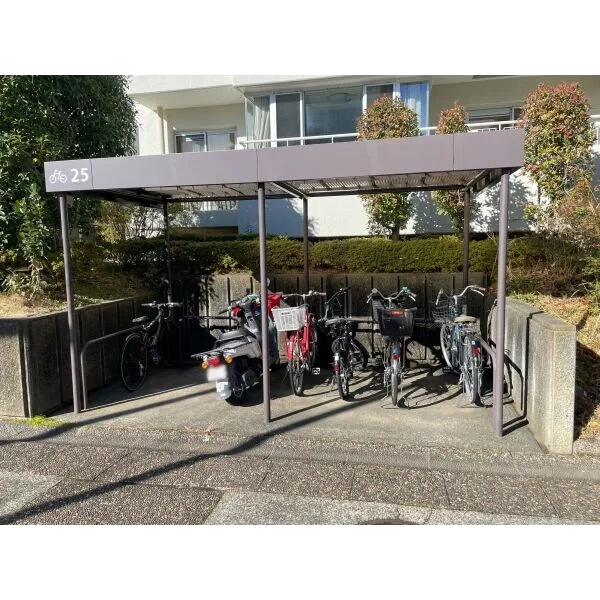 あざみ野団地３−１−８号棟 駐輪場