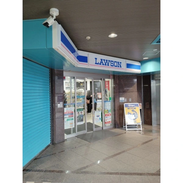 ライオンズステーションタワー松戸 ローソン 松戸駅東口店（コンビニ）まで約160m（徒歩2分）