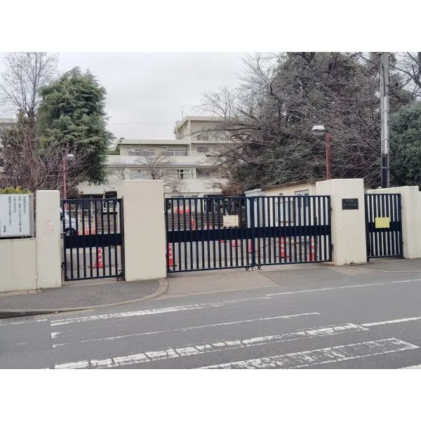 ライオンズステーションタワー松戸 松戸市立第一中学校（中学校）まで約750m（徒歩10分）