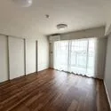 プリズムヒル 床暖房設置。ご家族様での団欒を楽しめる南西向きの明るいリビングです。