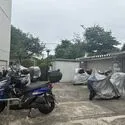 東急ドエル・アルス石川台 マンション内バイク置き場。