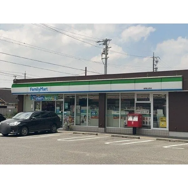 名古屋市緑区小坂2丁目 ファミリーマート緑篭山西店(コンビニ)まで約180m(徒歩3分)