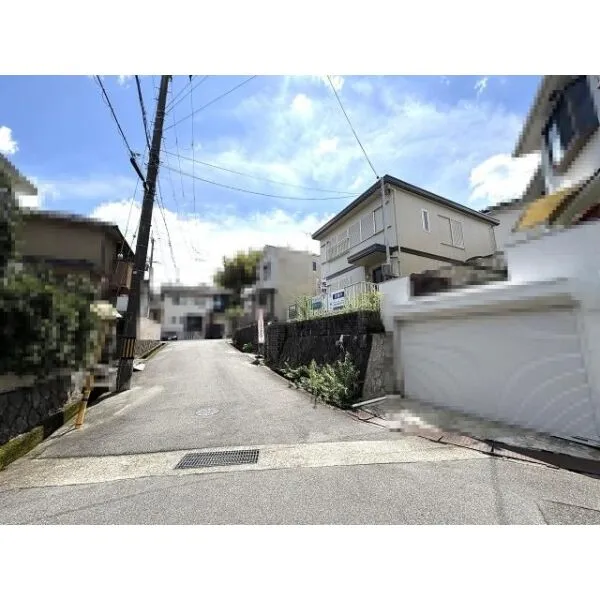 長岡京市高台４丁目 前面道路含む現地写真