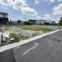 草加市八幡町 前面道路含む現地写真