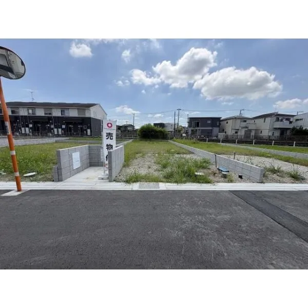 草加市八幡町 前面道路含む現地写真