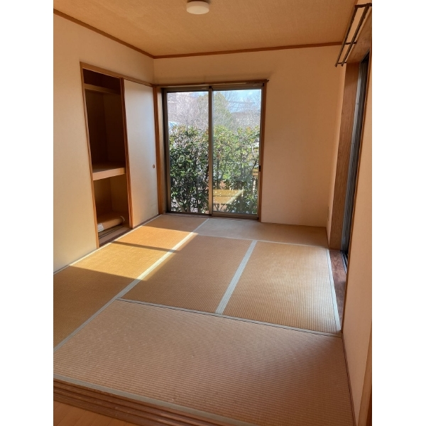 西宮市甑岩町 和室約6帖