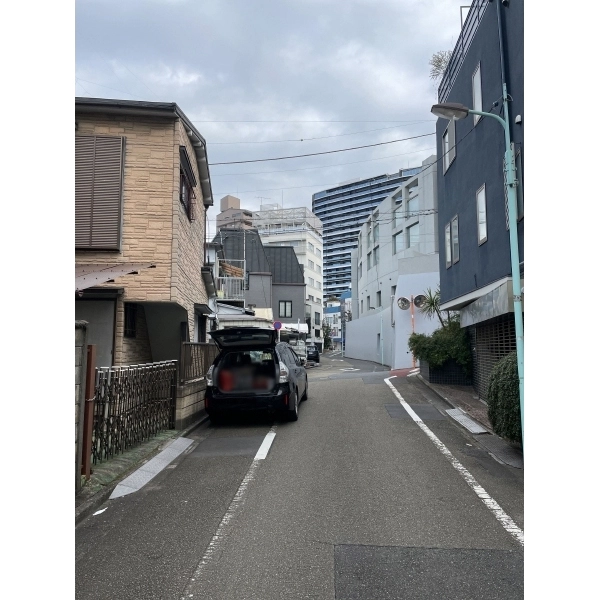 渋谷区神宮前２丁目 前面道路（南東側）