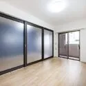 ライオンズグローベル浅草雷門 2026年3月リフォーム完成。リビングは二面採光となっており、風通しの良い間取りとなっています。