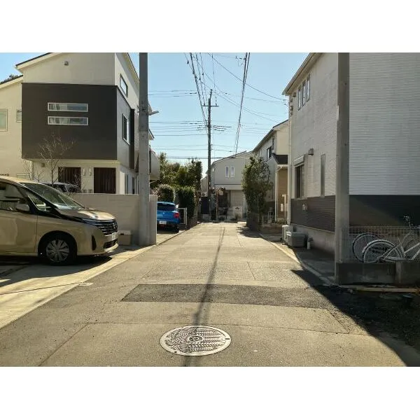 藤沢市本鵠沼５丁目 前面道路（北東方向）