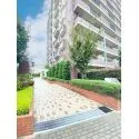 ライオンズガーデン町屋アクアステージ 四季を感じる緑豊かなアプローチ空間。都心にありながら潤いのある暮らしを実現。