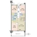 コスモ北新横濱ステーションフロント 2部屋に跨る西向きバルコニー。スロップシンク付きです。LDに床暖房搭載。全居室に収納がございます。