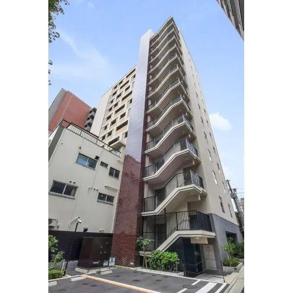 レ・ジェイド板橋本町 2023年10月築。地上13階建ての13階部分。角住戸につき陽当り・通風・眺望良好です。
